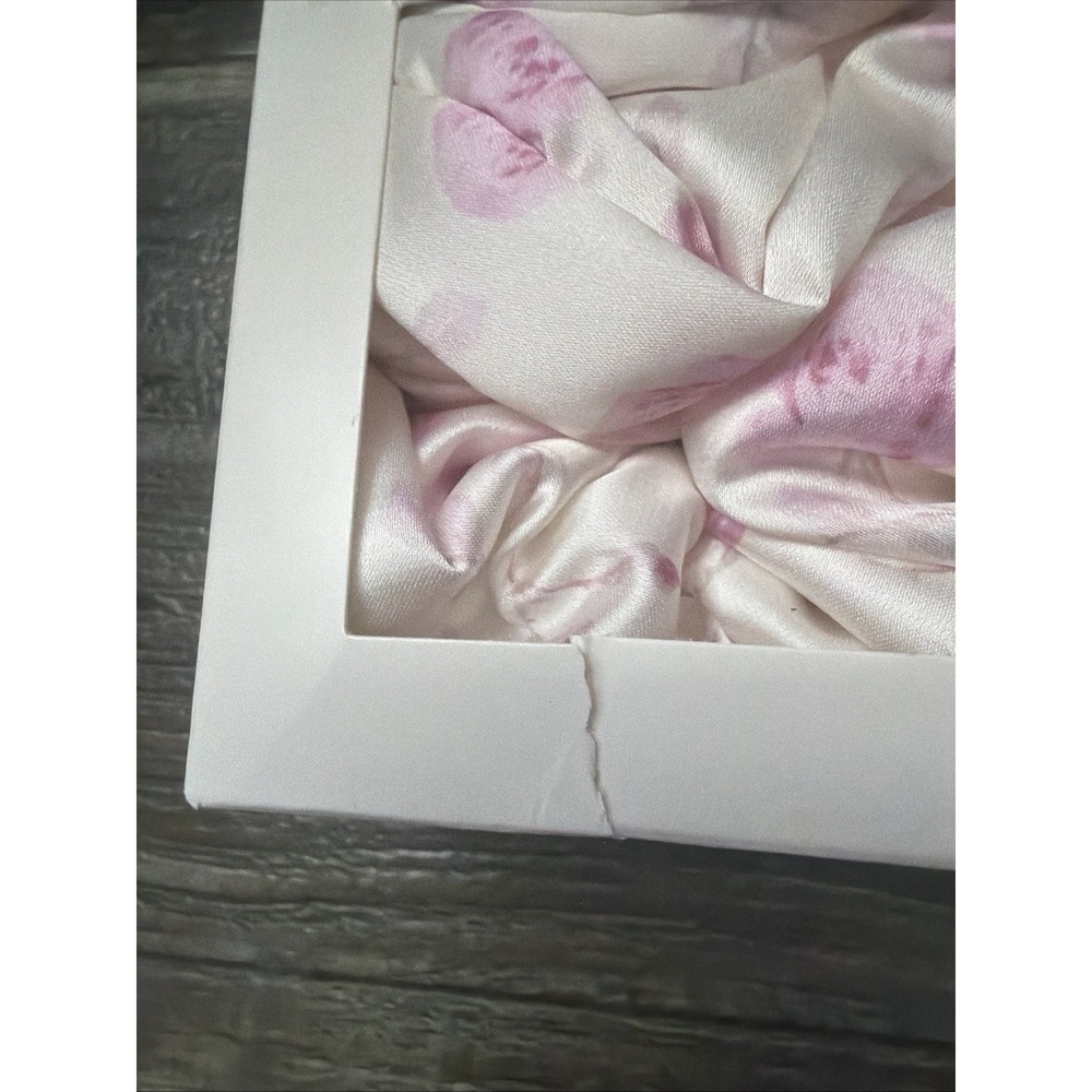 LoveShackFancy x Target – Goody Ribbon Rosa Eye Mask + Scrunchie - Picture 3 of 4